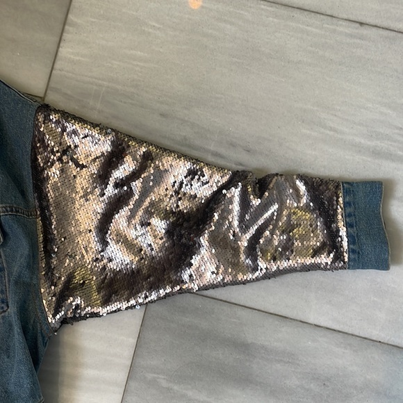 Sunset + Spring denim jacket with sequined sleeves - Picture 3 of 7